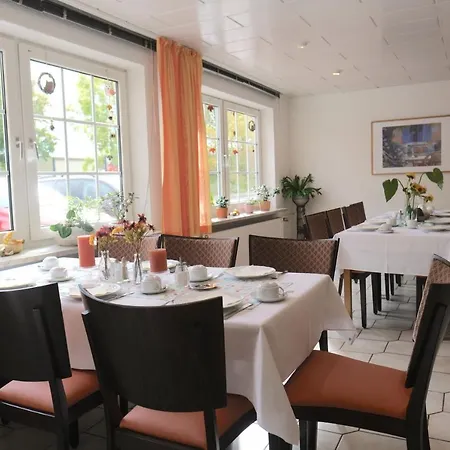 Zur Linde Nocleg ze śniadaniem