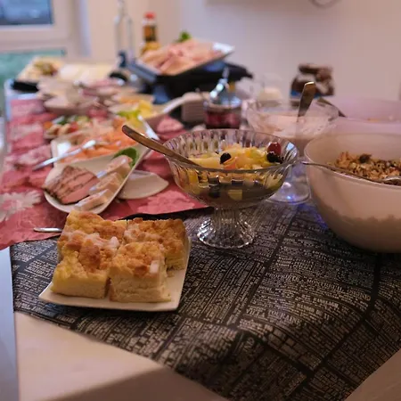 ベッド・アンド・ブレックファスト Zur Linde 3*