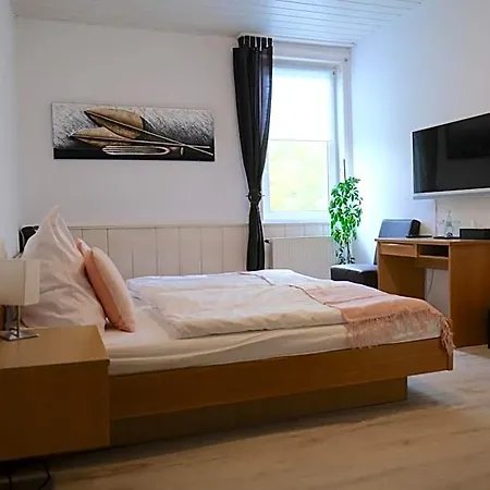 Zur Linde فندق مبيت وإفطار 3*